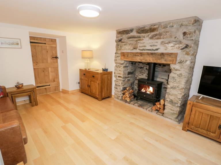 Fully equipped charming cottage with yard | Beach view | Dogs allowed — photo 3