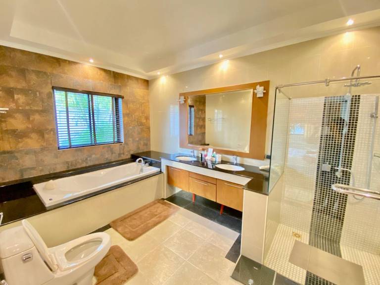 Villa with pool, grill & yard | Perfect for remote work | Pets are welcome — photo 2