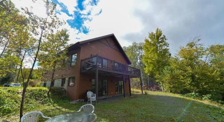 Chalet with garden, patio & barbeque | Pet-friendly — photo 4