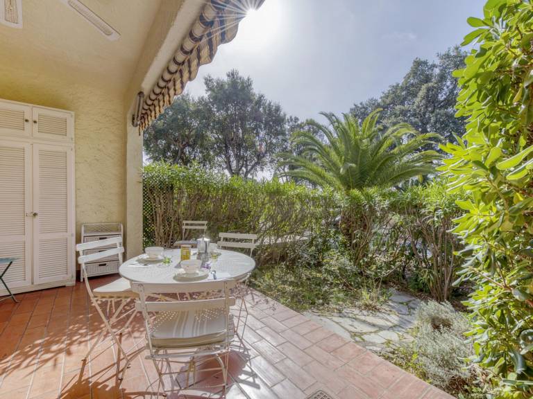 Rental apartment with patio & garden — photo 2