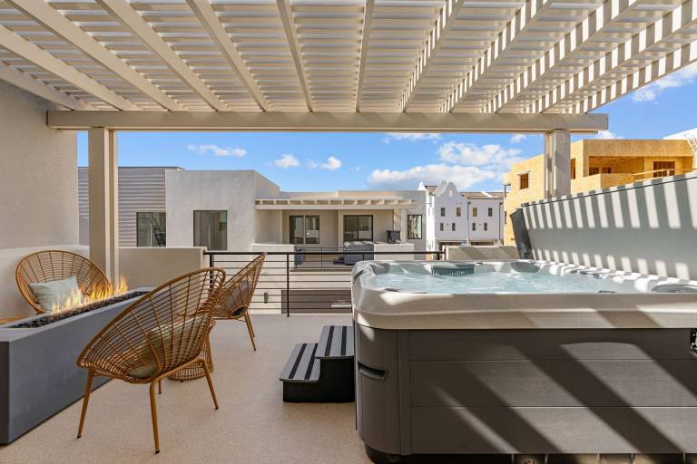 House with barbeque, pool & jacuzzi — photo 2