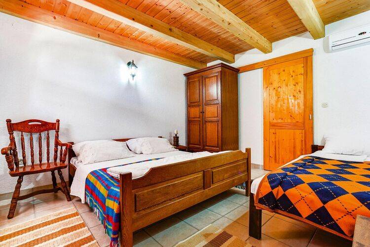 Fully equipped big vacation home with terrace, barbecue & yard | Pet-friendly — photo 4