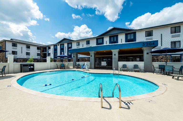 Clarion Pointe — photo 3