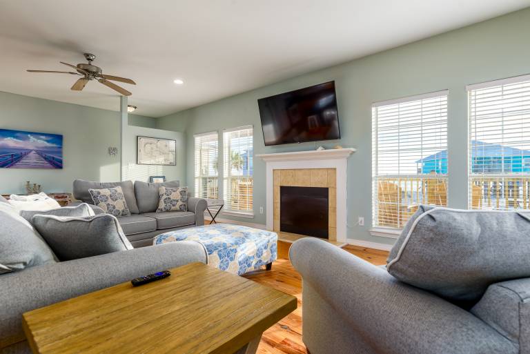 Coconut Breeze - 105 St Dennis — photo 4