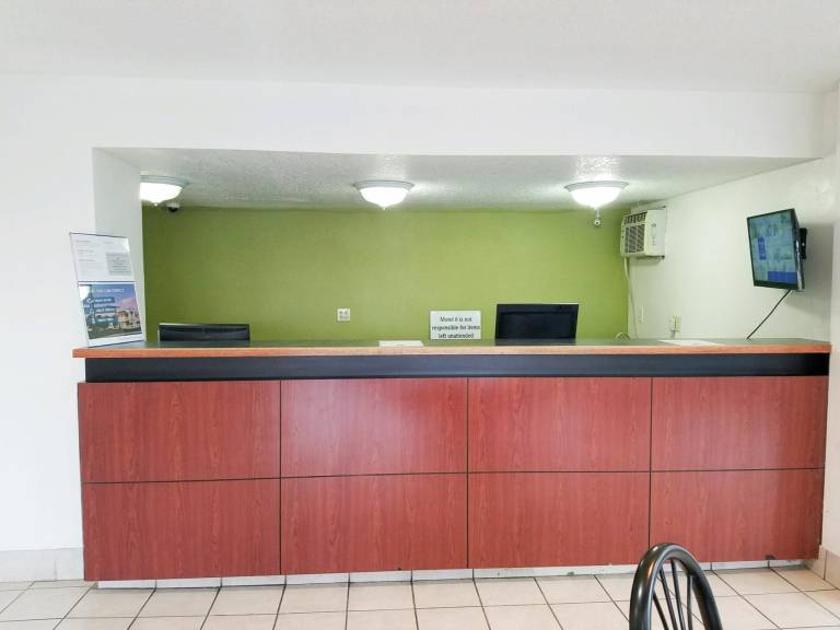 Motel 6 East — photo 3