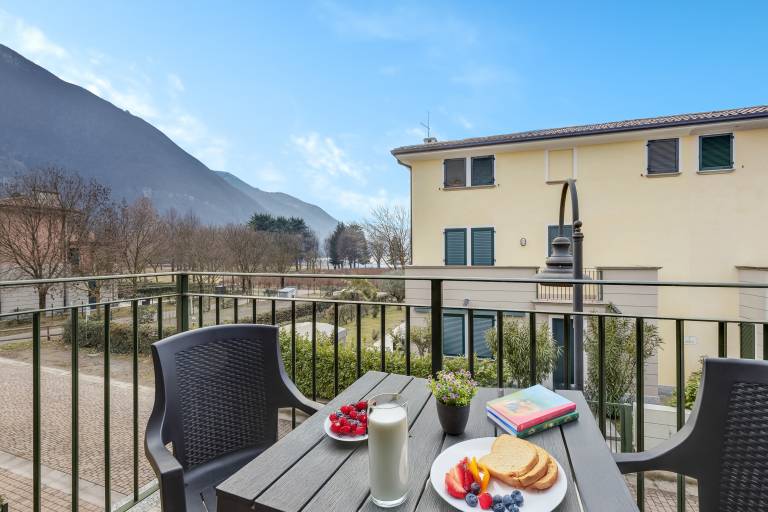 Rental apartment with 1 room for 4 persons in Porlezza