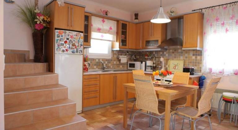 Nice vacation home with yard & patio | Dogs allowed — photo 3