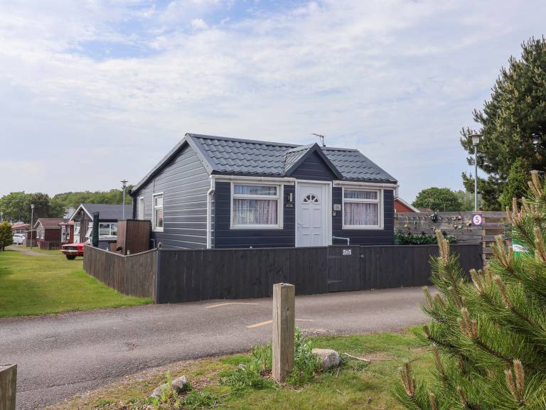Lovely cottage with yard | Beach view | Pet-friendly in Bridlington