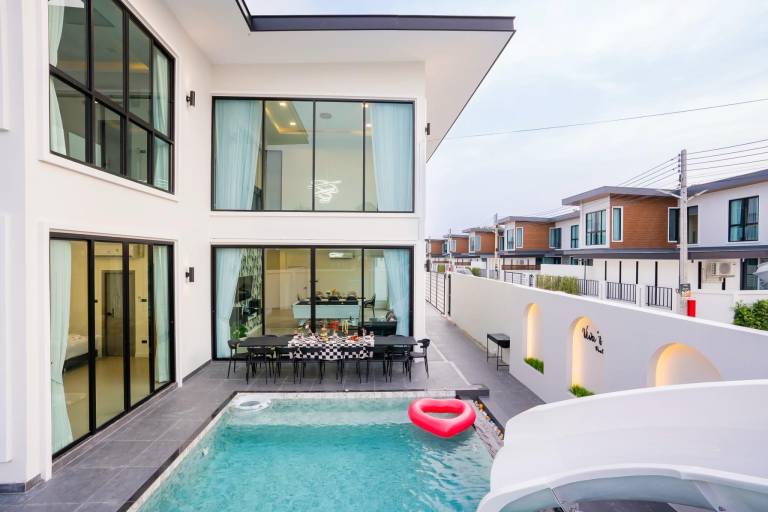 Viva Fun Pool Villa Pattaya พูลวิลล่าพัทยา in Chonburi