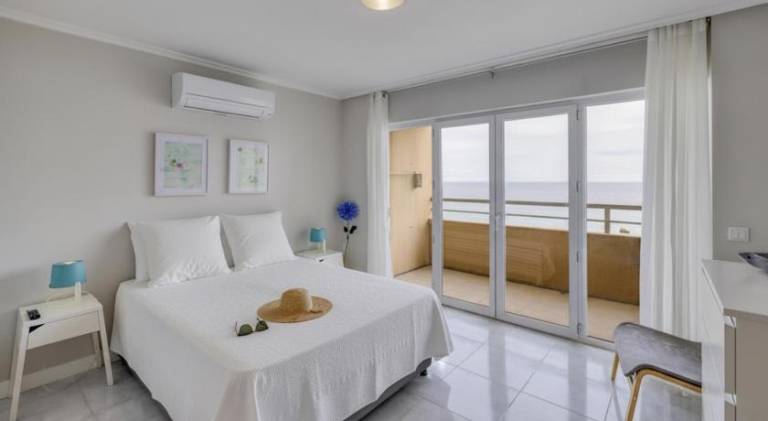 Fully equipped holiday apartment with pool | Next to the beach | Dogs allowed in Portimão
