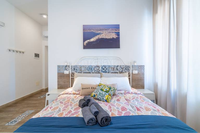 Guest House 'Raudino Rooms - Ortigia' with Balcony, Wi-Fi and Air Conditioning — photo 2