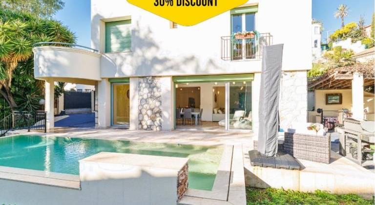 Fully equipped villa with yard, private pool & patio | Close to Promenade des Anglais | Close to the beach | Pets allowed in Thiers