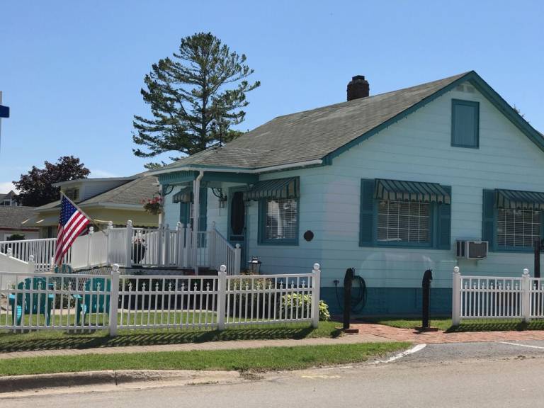 House  Mackinaw City