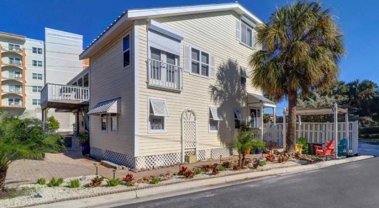 Vacation home with 2 rooms for 7 persons in Treasure Island, FL