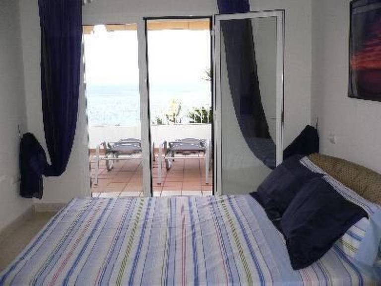 Fully equipped beautiful rental apartment with pool & patio | Close to the beach | Pets are welcome — photo 3