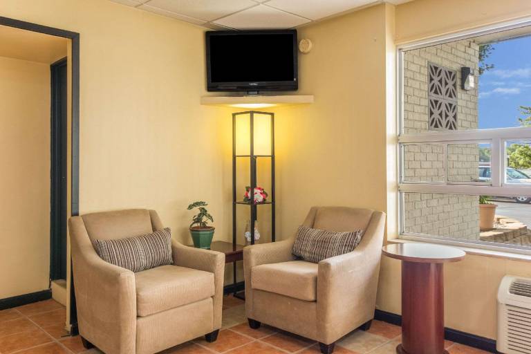 Econo Lodge Fort Knox — photo 4