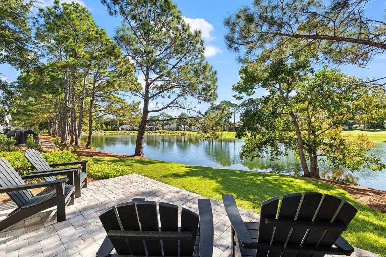 Children-friendly wonderful house with pool, jacuzzi & yard | Water view | Dogs allowed — photo 3