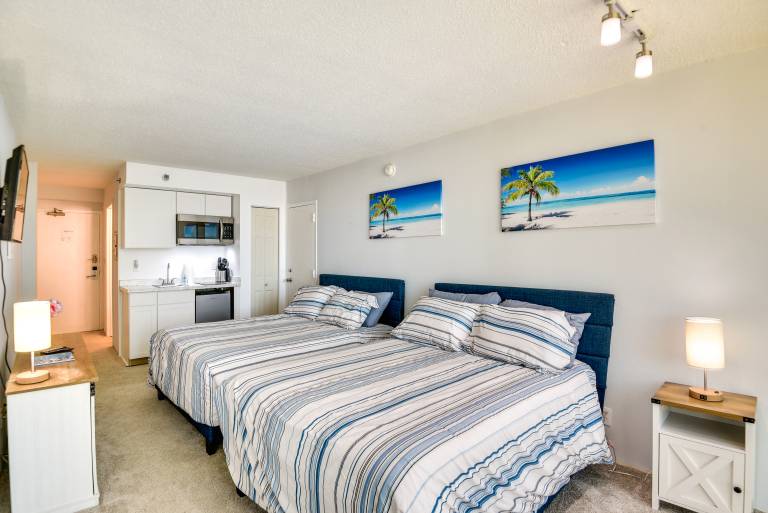 Daytona Beach Vacation Rental w Pool Access