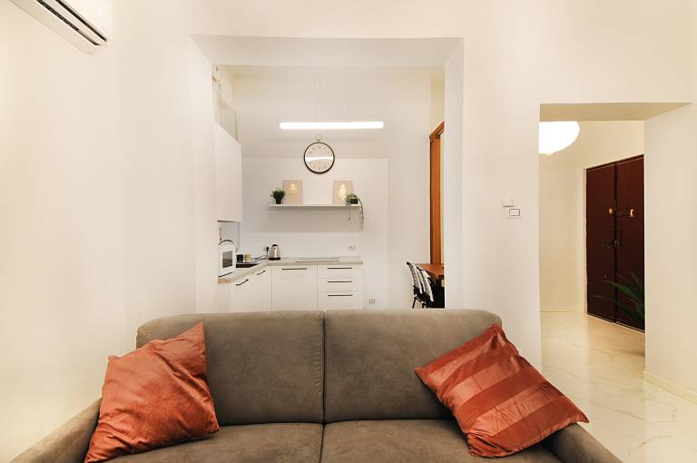 Apartment close to Teatro Romano and Ponte Pietra — photo 5