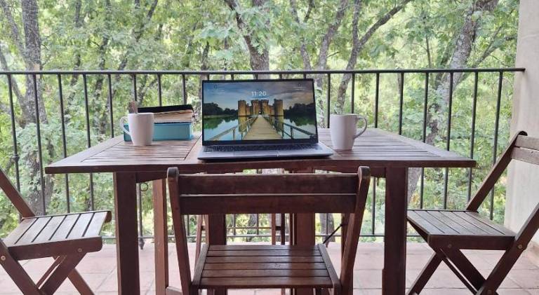 Rental apartment with patio, yard & pool — photo 2