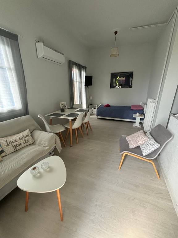 Apartment "Stenies' Nook" with Sea View, Shared Garden & Wi-Fi — photo 5