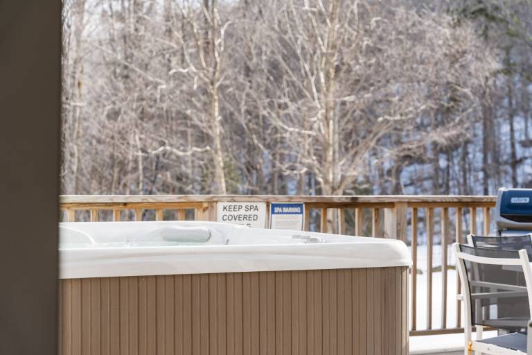 Condo with hot tub, barbeque & sauna | Mountain view — photo 2