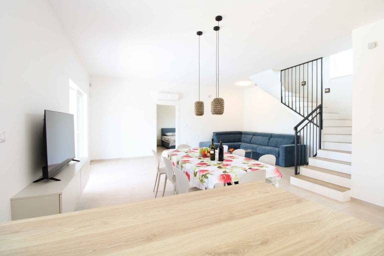 Fully equipped spacious vacation home with private pool, barbecue & terrace | Dogs allowed — photo 3