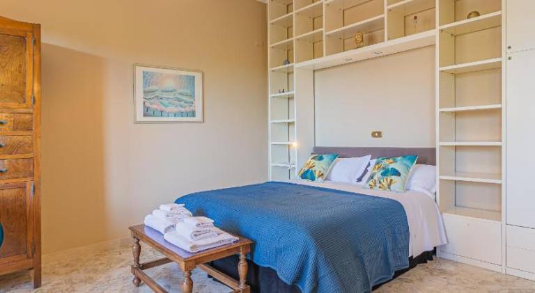 Holiday apartment with 4 rooms for 7 persons in Bari