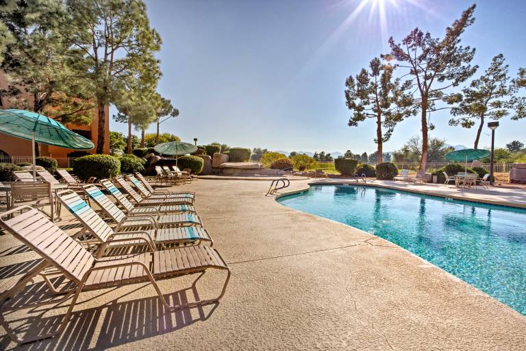 Condo w Pool Access 8 Mi to Phoenix Mtn Preserve