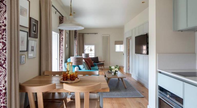 Children-friendly serviced apartment with garden | Close to Holyrood Palace | Suitable for remote work | Pets allowed — photo 2