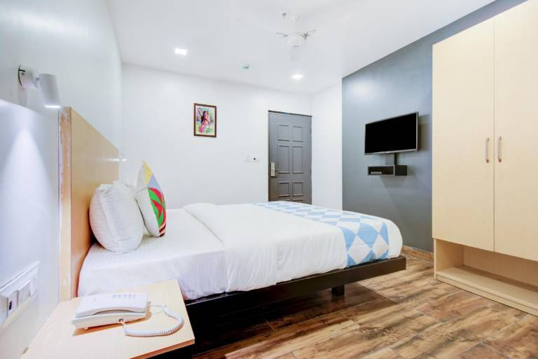 OYO HOME 77039 Hotel Parivar Comfort Luxury rooms