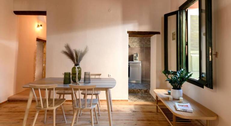 Apartment with barbeque, hot tub & patio — photo 3