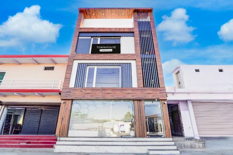 Super Townhouse Govardhan in Mathura