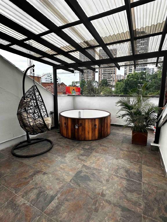 Charming rental apartment with hot tub | Near Lleras Park | Suitable for remote work | Pets allowed — photo 5