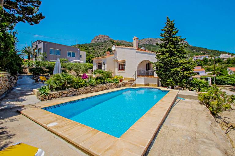 Fully equipped villa with private pool, garden & patio | City view | Perfect for remote work | Dogs allowed in Alicante
