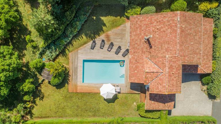 Vacation home with patio, private pool & garden — photo 2
