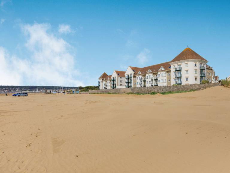 Cottage  Beach Lawns