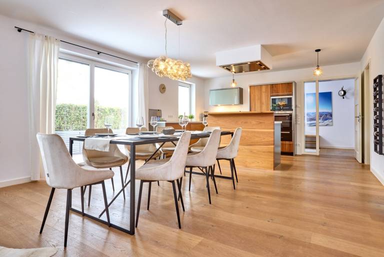 Modern Alpine Luxury for 8 with Sauna & Spacious Terrace & Mountain Views in Garmisch-Partenkirchen
