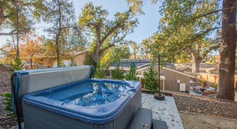 House with hot tub — photo 5