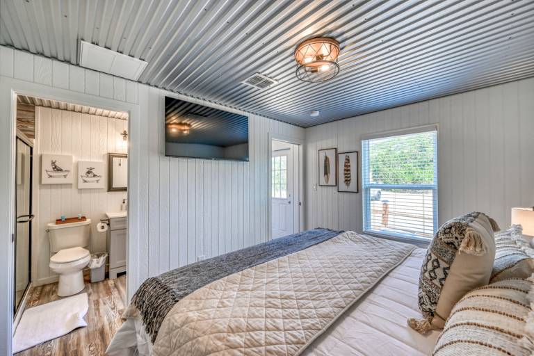 Vacation home with jacuzzi — photo 4