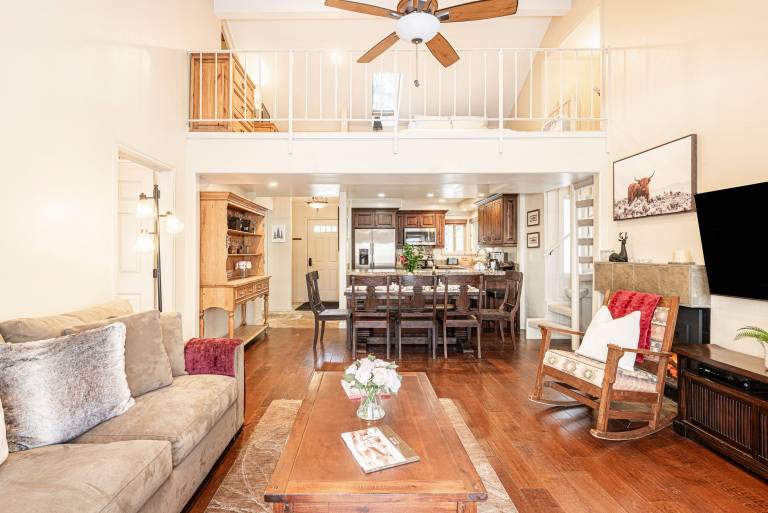 Walk to the Cabriolet, Free Shuttle, Private Hot Tub Lux Amenities! — photo 2