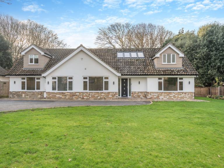 Cottage with yard | River view in Cromer