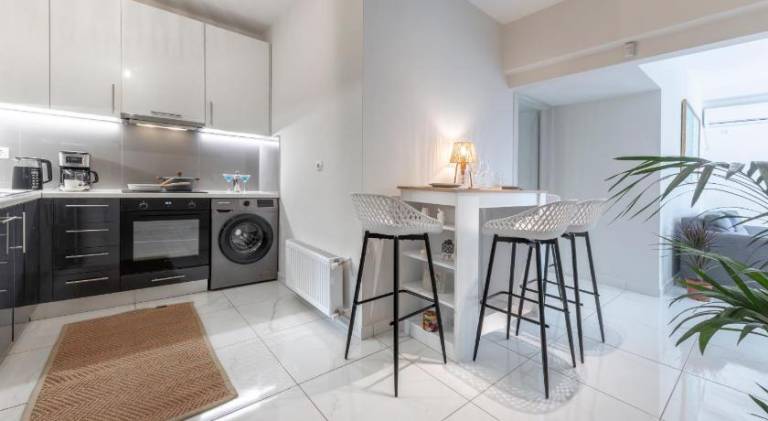 Apartment with yard & patio | Pet-friendly — photo 4