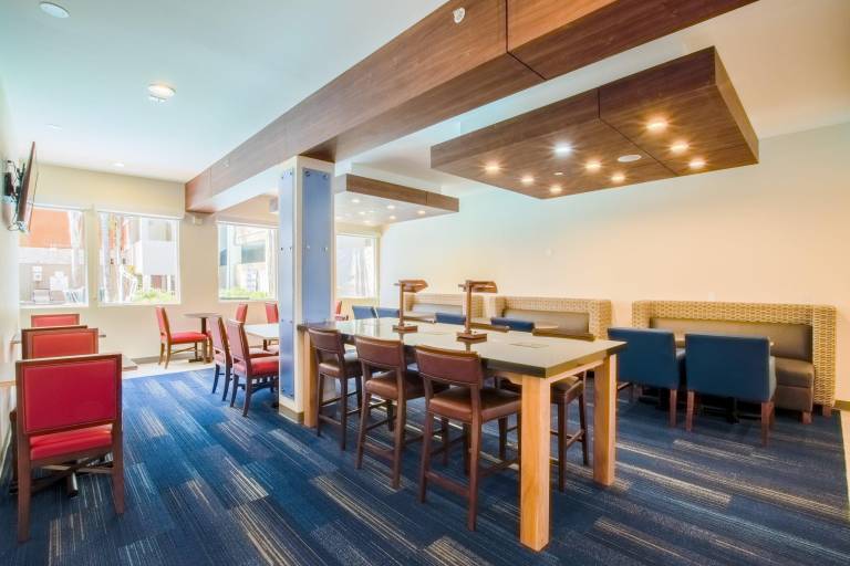 Holiday Inn Express Anaheim West By IHG — photo 3