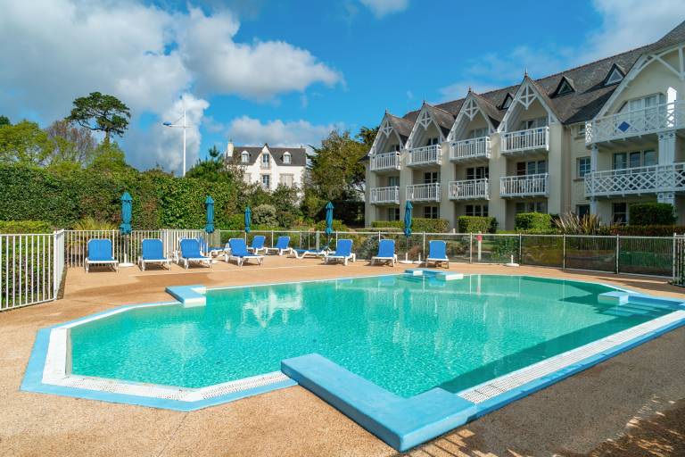 Children-friendly rental apartment with yard & heated pool | Sea view | Next to the beach | Pets are welcome — photo 4
