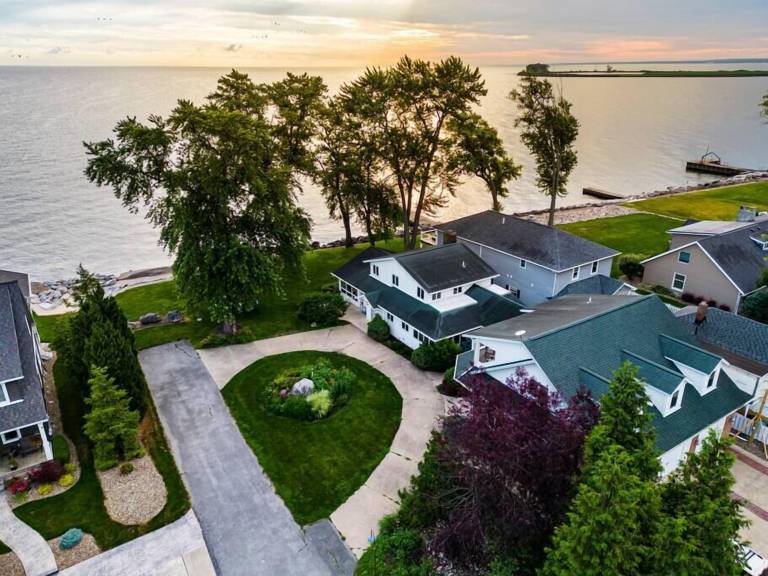 House  Chaska Beach