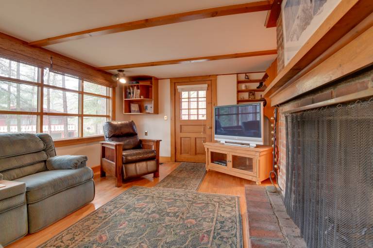 North Conway Home < Walk to Slopes at Cranmore! — photo 4