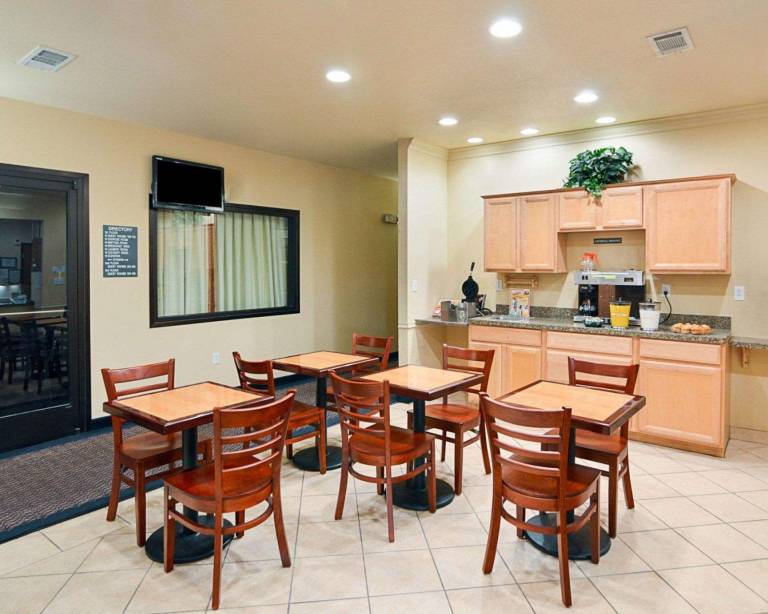 Rodeway Inn Carrollton I-35E — photo 4