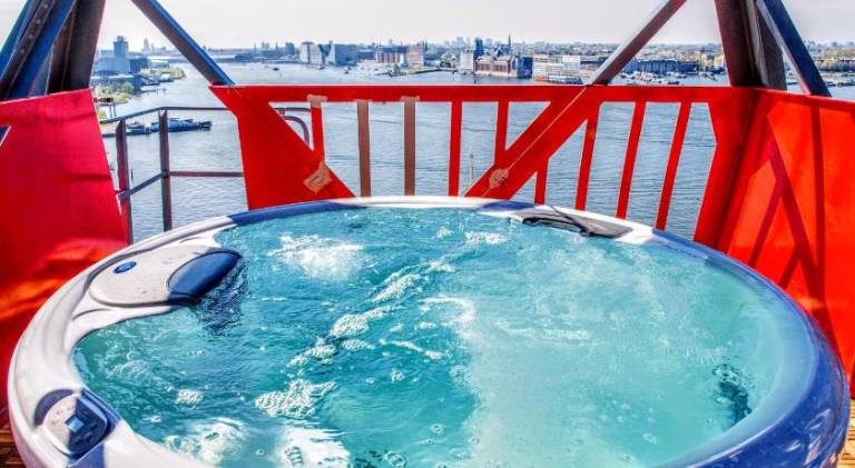 Villa with jacuzzi, patio & grill | Pets allowed — photo 4