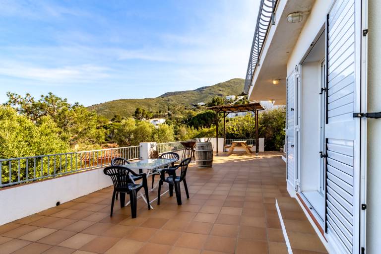 Holiday apartment with yard & terrace | Sea view — photo 2